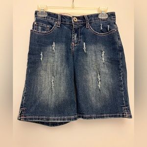 Juniors Washed Look Blue Jean Denim Shorts. Size: Five/5